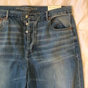American Eagle Hi-rise Girlfriend jean size 18 NWT